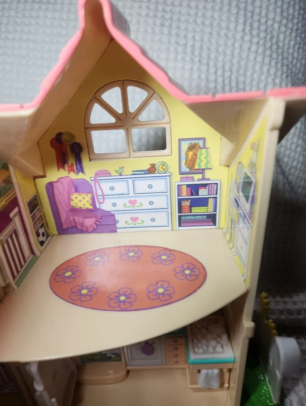 Fisher-Price Pink & Blue Loving Family CottageFold-Out Dollhouse Playset 2000